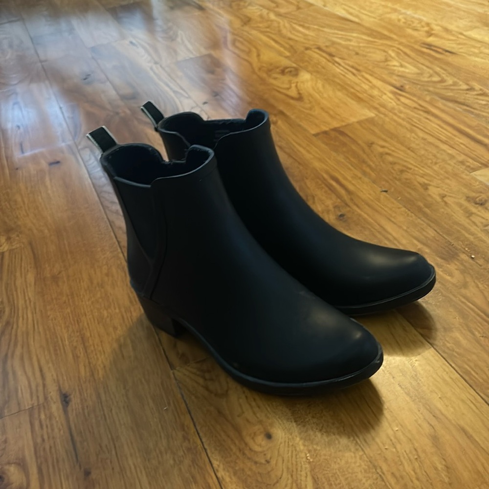 Lucky Brand Chelsea rubber booties